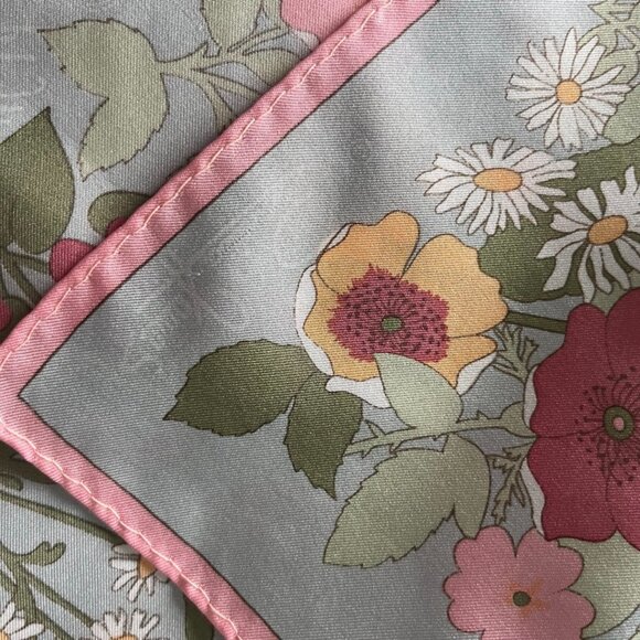 Cornelia James Silk scarf (glove maker and scarf designer to the Queen) - Picture 2 of 3